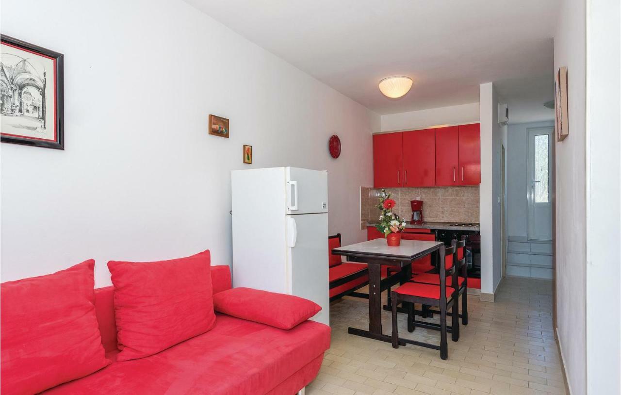 2 Bedroom Amazing Apartment In Rogoznica Rogoznica  Zewnętrze zdjęcie